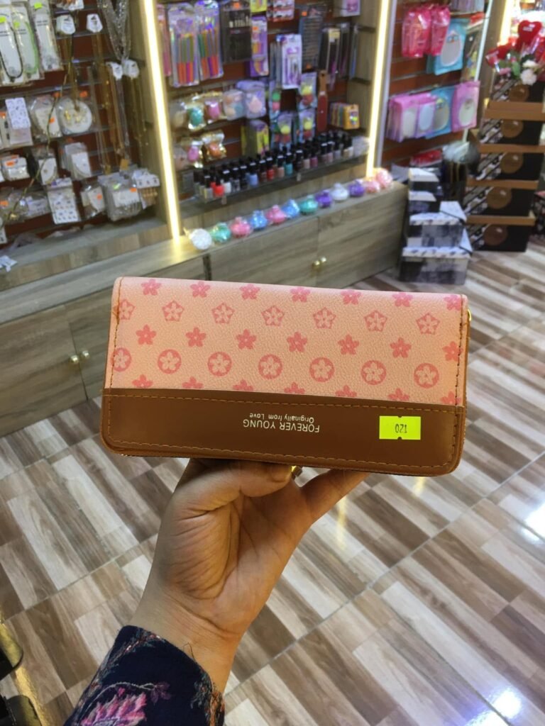 المنارة للهدايا — إكسسوارات وشنط